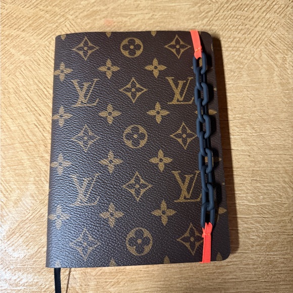 Louis Vuitton Monogram Gustave Chain Notebook - Picture 5 of 5